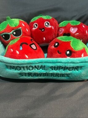 🍓Emotional support, strawberries Cute Faces